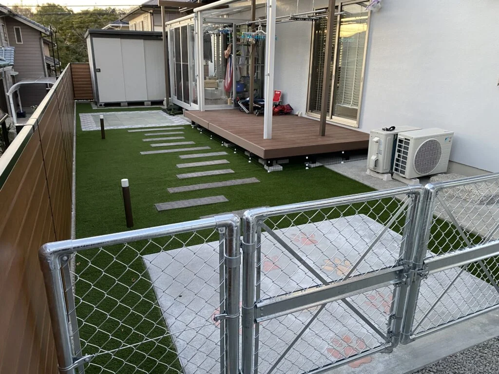 アメリカンフェンスがおしゃれなドッグラン